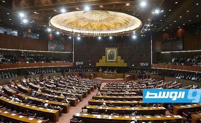 الرئيس الباكستاني يحل البرلمان