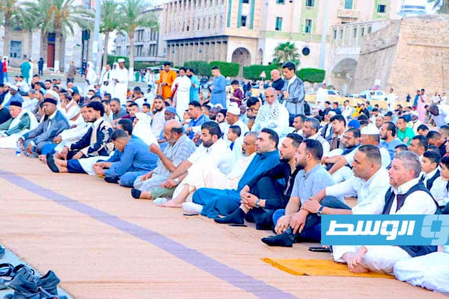 ليبيون يؤدون صلاة العيد في ميدان الشهداء بالعاصمة طرابلس، 16 يونيو 2024. (مديرية أمن طرابلس)