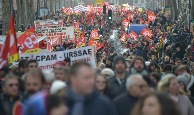 عشرات الآلاف يتظاهرون مجددا في فرنسا رفضا لمشروع تعديل أنظمة التقاعد