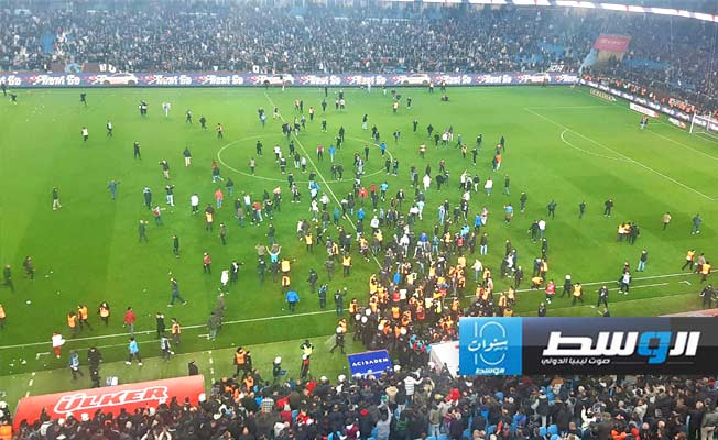 اعتقال 5 مشجعين بعد اقتحام مباراة في الدوري التركي