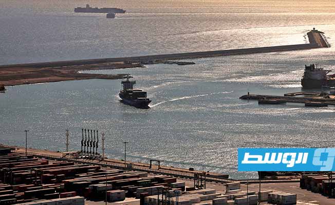 عمال ميناء برشلونة الإسباني يرفضون شحن وتفريغ العتاد العسكري في ظل حرب غزة