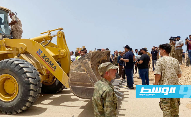 Dabaiba participates in removal of sand barriers in preparation for re-opening of coastal road