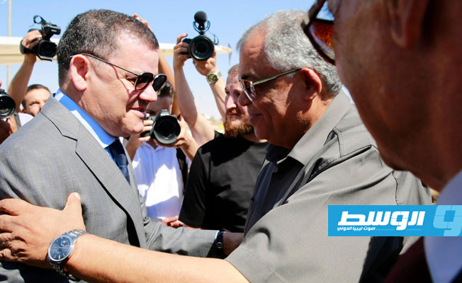 حكومة الوحدة الوطنية تصل إلى مطار طبرق لحضور جلسة «النواب» غدا