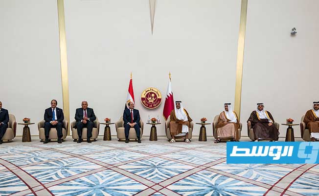 السيسي وتميم بن حمد عقب وصول الرئيس المصري إلى الدوحة، 13 سبتمبر 2022. (تويتر)