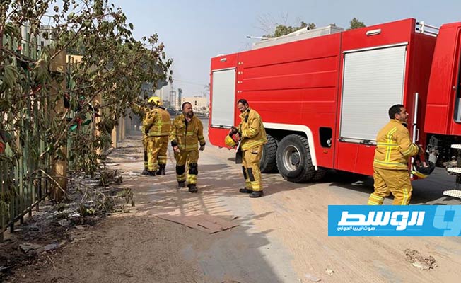 فرق إطفاء شركات نفطية تساهم في إخماد حريق محطة كهرباء جنوب طرابلس