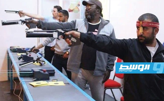الموهبة عبدالسميع يسجل رقمًا ليبيًّا جديدًا في رماية المسدس