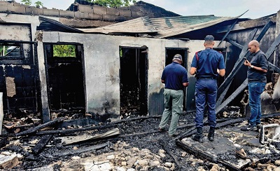 حريق مدرسة الإناث في غويانا أضرمته تلميذة بعد مصادرة هاتفها