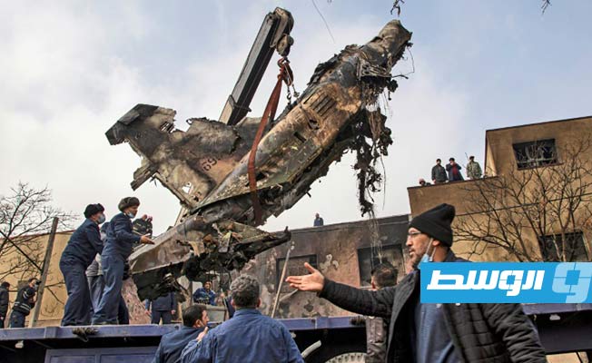 إصابة طيارين جراء تحطم مقاتلة في وسط إيران