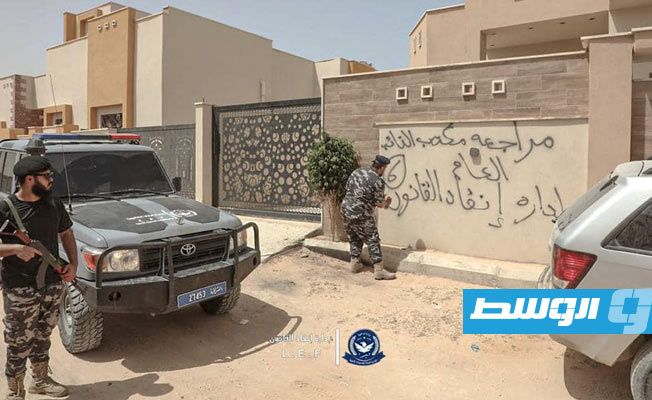 سيارة شرطة بالقرب من المزرعة التي جرى إخلائها في عين زارة، 5 سبتمبر 2022. (وزارة الداخلية بحكومة الدبيبة)