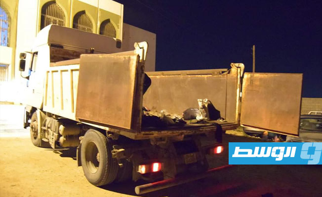 شاحنة كانت تقل المهاجرين في مدينة الخمس، الأحد 26 مارس 2023 (وزارة الداخلية)