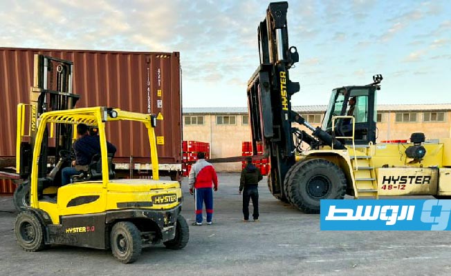 وصول شحنات زيوت خاصة بتشغيل محطات التوليد إلى ميناء طرابلس البحري، 28 يناير 2023. (شركة الكهرباء)