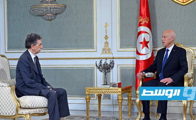 الرئاسة التونسية: وفد من الهلال الأحمر يتفقد أوضاع طالبي اللجوء قرب الحدود الليبية