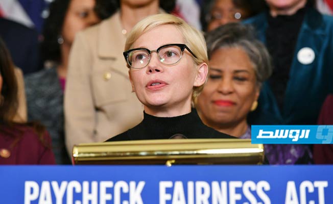 ممثلة هوليوود في الكونغرس للمطالبة بالمساواة في الأجور