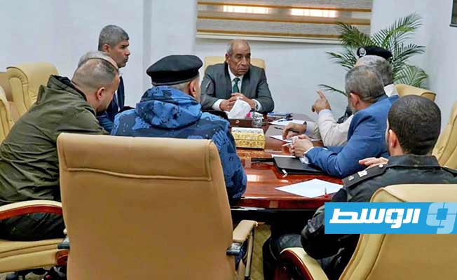 وزارة الداخلية تناقش إعداد الخطة الأمنية لمشروع طريق أمساعد- رأس أجدير