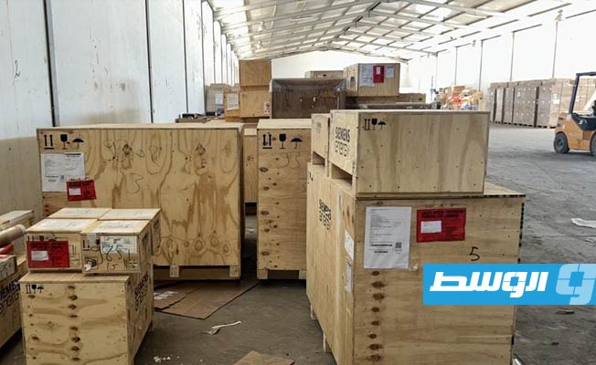 شحنات المعدات وقطع الغيار الخاصة بمحطة كهرباء شمال بنغازي التي وصلت مخازن الشركة الرئيسية. (الشركة العامة للكهرباء)