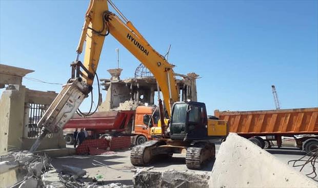الشروع في إعادة بناء واجهة ميناء بنغازي البحري (صور)