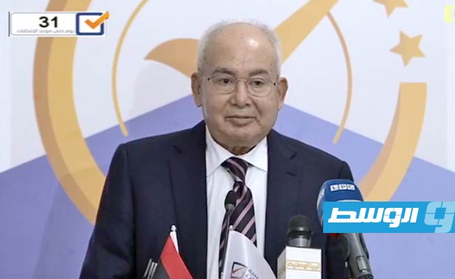 عبدالمنعم الهوني يقدم أوراق ترشحه للرئاسة