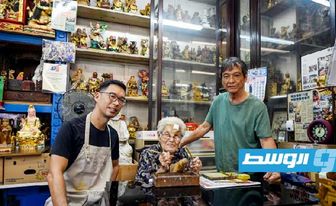 في سنغافورة.. عائلة حرفيين تحافظ على تقليد يرجع لـ127 عاما