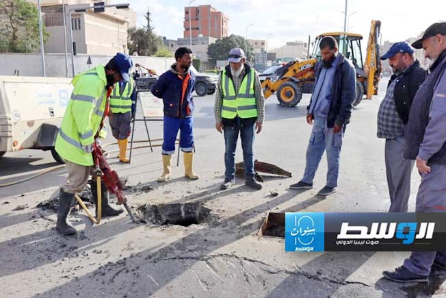 بدء صيانة هبوط أرضي جديد في طرابلس (فيديو وصور)