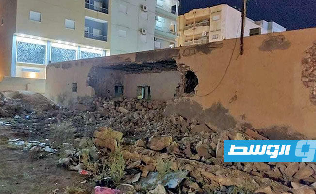 انتشال قنبلة الطيران من مبنى شركة الاستثمارات الخارجية في الهيرة. (رئاسة الأركان العامة في طرابلس)