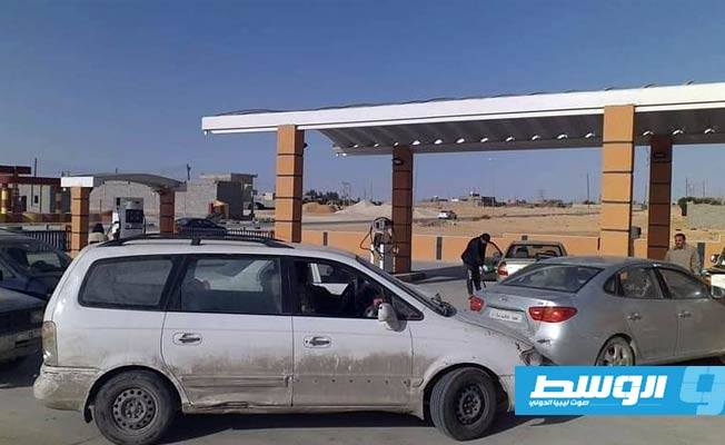 ازدحام بمحطات الوقود في بني وليد بعد إغلاق 6 محطات من قبل النائب العام