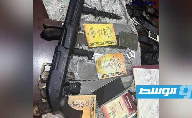 ضبط وافد بحوزته سلاح ناري وأسلحة بيضاء في بنغازي