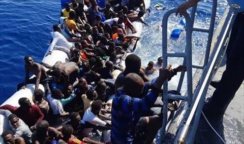 إنقاذ 38 مهاجرا غير شرعي منهم 27 مصريا