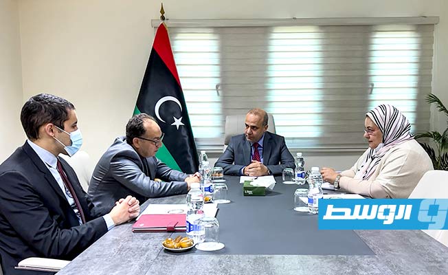 جانب من اجتماع نائب رئيس المجلس الرئاسي عبدالله اللافي مع السفير التونسي الأسعد العجيلي. (المجلس)