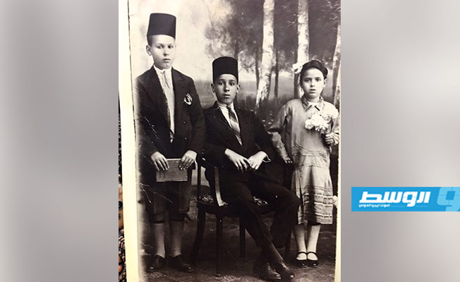 الطفل مصطفى عمر بعيو مع عائلته
