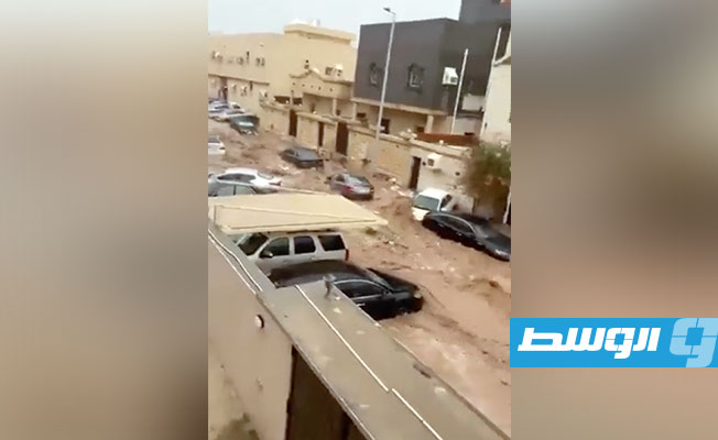 سيول في شوارع مدينة جدة السعودية، الخميس 24 نوفمبر 2022 (تويتر)