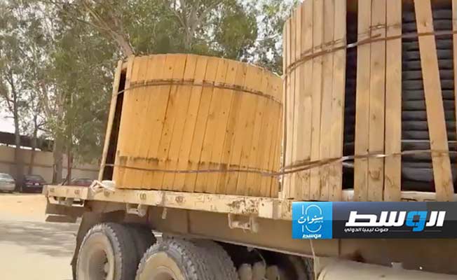 جانب من تسيير شحنة مواد كهربائية من طرابلس إلى زوارة، الإثنين 1 يوليو 2024 (لقطة مثبتة من فيديو)