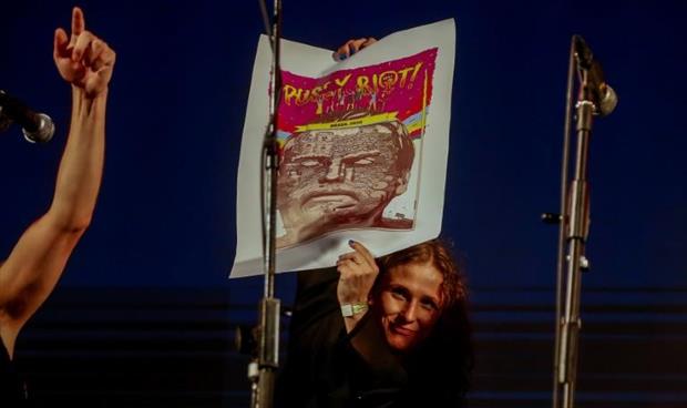 «بوسي رايوت» تتضامن مع البرازيليين ضد الرقابة