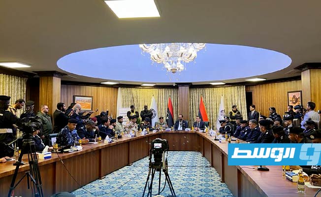 حكومة حماد تعقد اجتماعا أمنيا في سبها لمواجهة التهريب