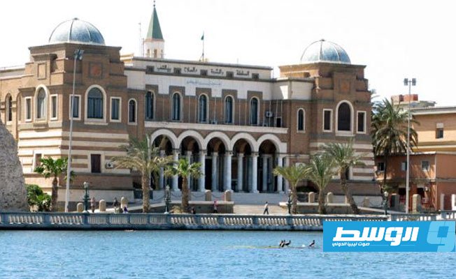 «بلومبيرغ»: تأجيل مراجعة المصرف المركزي يؤجج معركة إقليمية في ليبيا