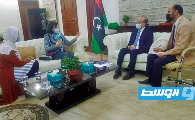 عبدالباري شنبارو، مع نائب مدير منظمة «يونسيف» في ليبيا, 9 مارس 2021. (الحكم المحلي)