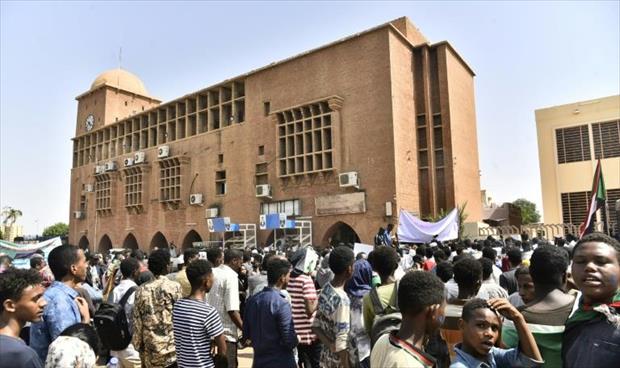 السودان يبدأ محاكمة عناصر أمن متهمة بقتل مدرس خلال احتجازه