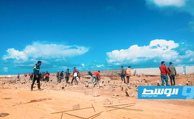 بالصور: إخلاء جزء من أرض نادي الأهلي بنغازي المعتدى عليها