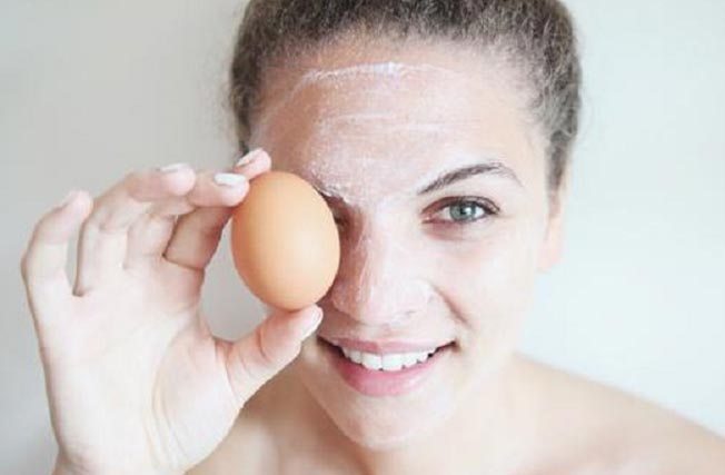 البيض للسيطرة على مشاكل البشرة الدهنية