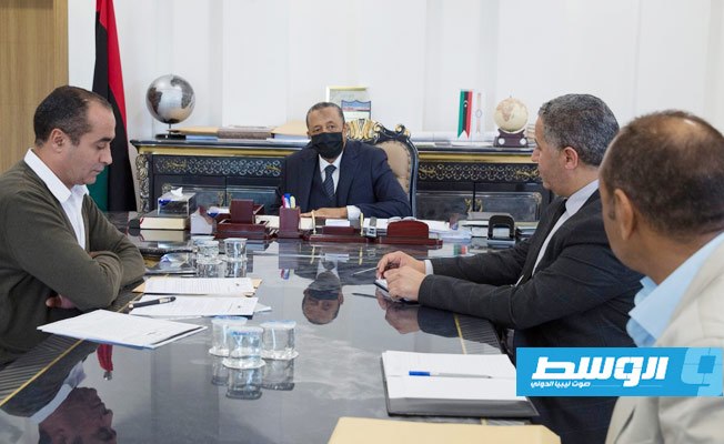 عبدالله الثني يجتمع بديوان رئاسة مجلس الوزراء في بنغازي مع رئيس الهيئة العامة للمواصلات والنقل، 11 نوفمبر 2020. (الحكومة الموقتة)
