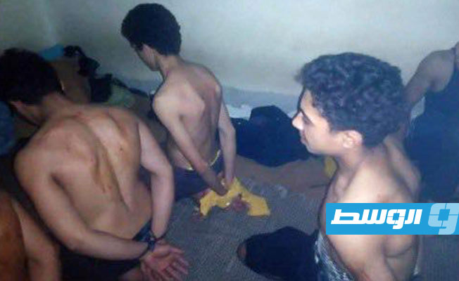 مهاجرون مصريون احتجزهم المتهم وقام بتعذيبهم وترويعهم. (النائب العام الليبي)