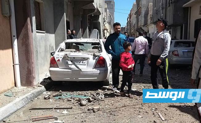 آثار سقوط صواريخ على منازل مواطنين في محلة أبوسليم في 31 مارس 2020. (بلدية أبولسليم)