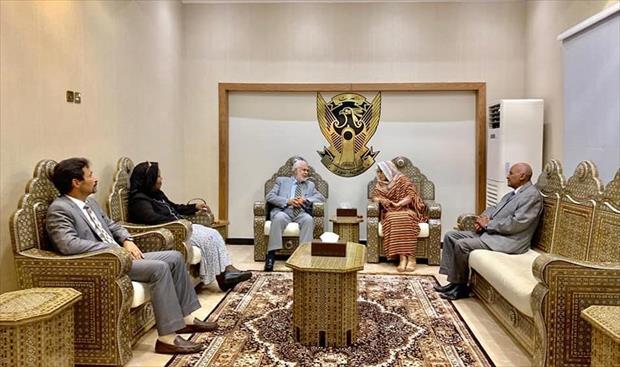 وزير الخارجية بحكومة الوفاق محمد سيالة لدى وصوله الخرطوم. (خارجية الوفاق عبر فيسبوك)