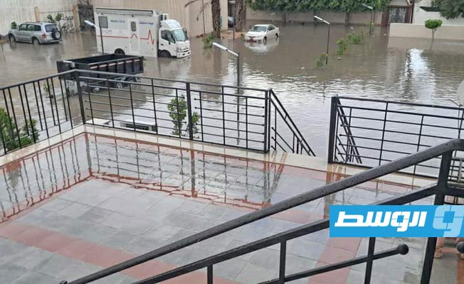 بالصور: غرق مبني بلدية حي الأندلس نتيجة الأمطار الغزيرة