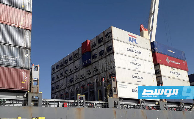 ميناء بنغازي البحري يستقبل 4 سفن تجارية تحمل بضائع وحبوبا وسيارات