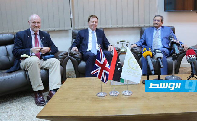 خلال استقباله السفير فرانك بيكر.. عميد بنغازي يعرب عن استيائه من المواقف السياسية البريطانية في ليبيا