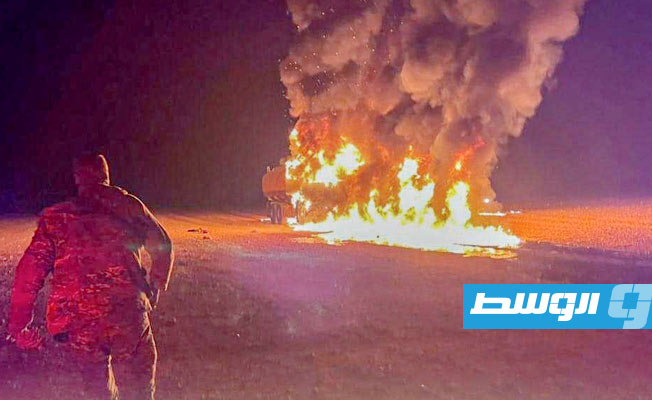 استهداف قافلة شاحنات تحمل الوقود بالصواريخ الموجهة قبل تهريبه خارج ليبيا