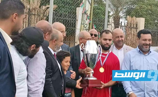 كلية الاقتصاد تتوج بكأس وذهبية بطولة جامعة طرابلس لكرة القدم