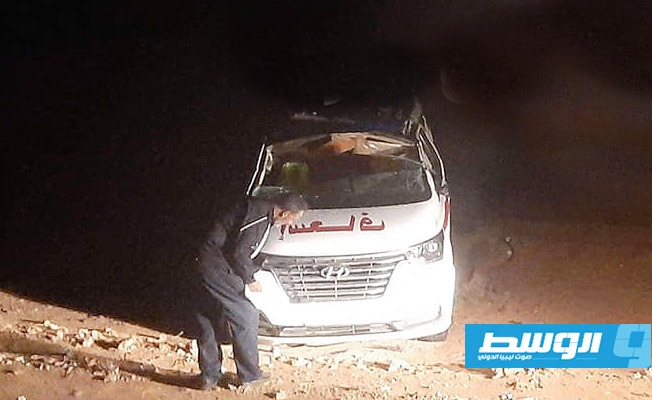 وفاة مريض مصري وإصابة شخصين في انقلاب سيارة إسعاف جنوب سرت
