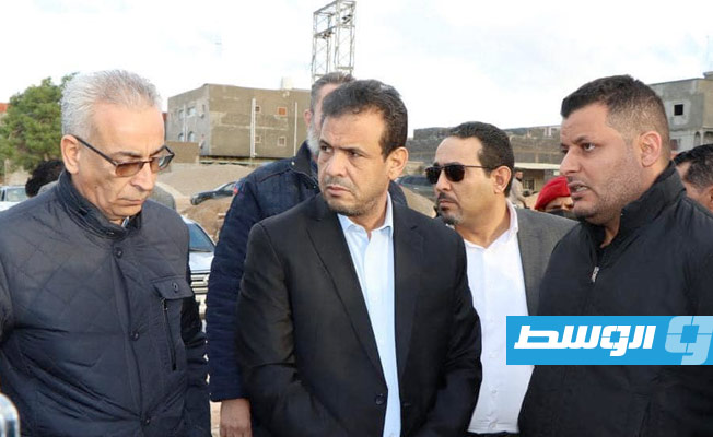 أبوجناح يتفقد رفقة وزراء بعض شوارع طرابلس التي شهدت أمطارا غزيرة، 4 ديسمبر 2021. (حكومة الوحدة)