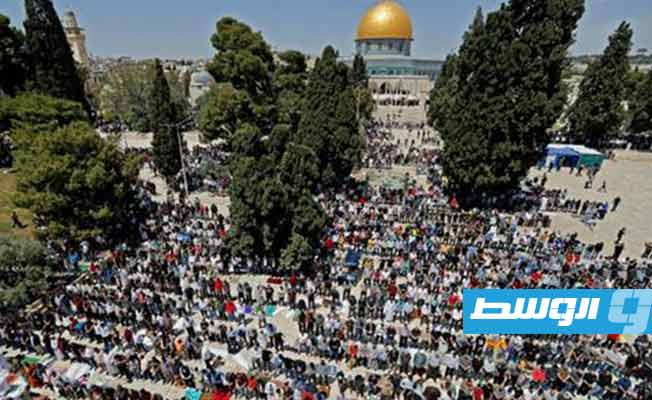 80 ألف فلسطيني صلوا الجمعة الأولى من رمضان بـ«الأقصى»